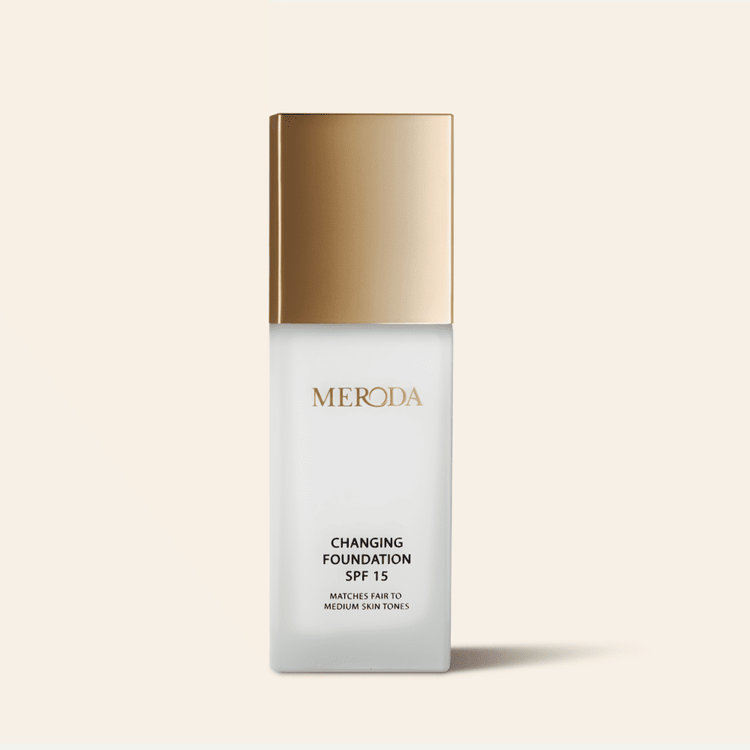 Changing Foundation SPF 15 Flasche mit goldener Kappe und farbanpassenden Pigmenten.