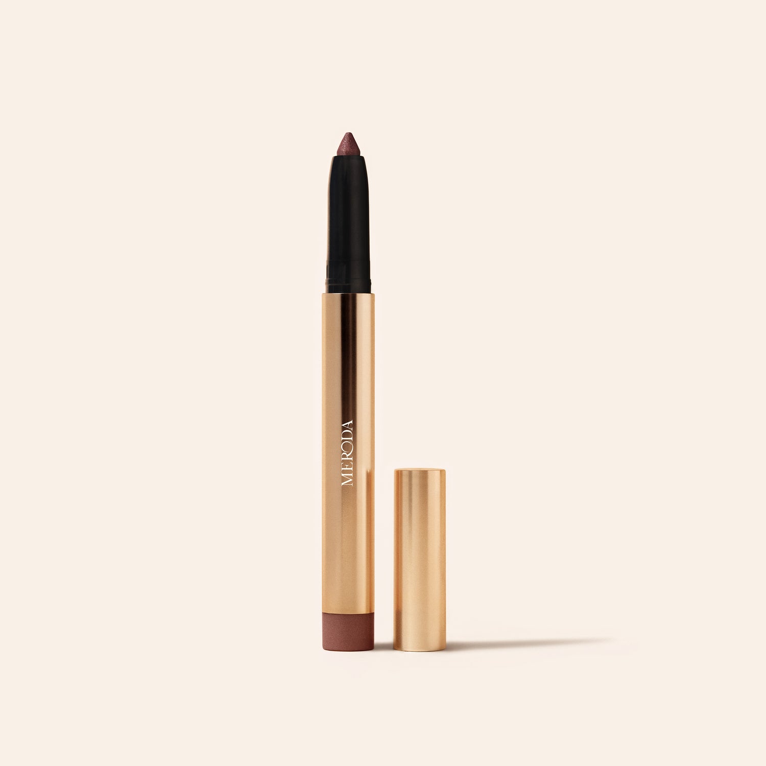 Eye Perfecting Shimmer Stick in Mauve, geöffnet mit abgenommener goldener Metallkappe und cremiger Spitze.
