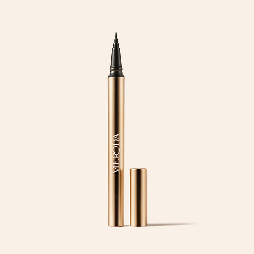 It's All About The Wing Liquid Waterproof Eyeliner goldener Metallstift mit abgenommener Kappe und feiner Präzisionsspitze.