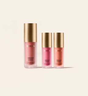 Blush Discovery Trio mit einer Flasche in Originalgrösse und zwei limitierten Vibrant Cheeks Liquid Blush Flaschen