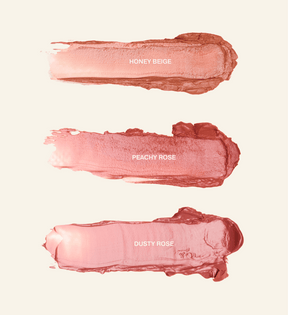 Mini Lip Tint Trio mit Texturschwaetze der Nuancen Honey Beige, Peachy Rose und Dusty Rose.
